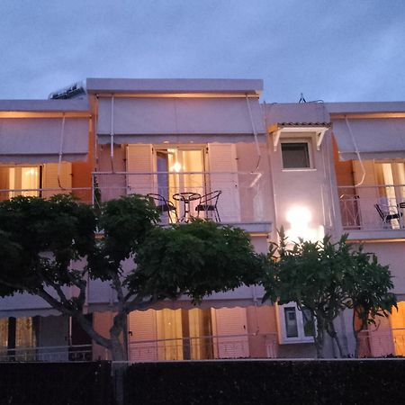 Vicky'S Guesthouse กาวอส ภายนอก รูปภาพ