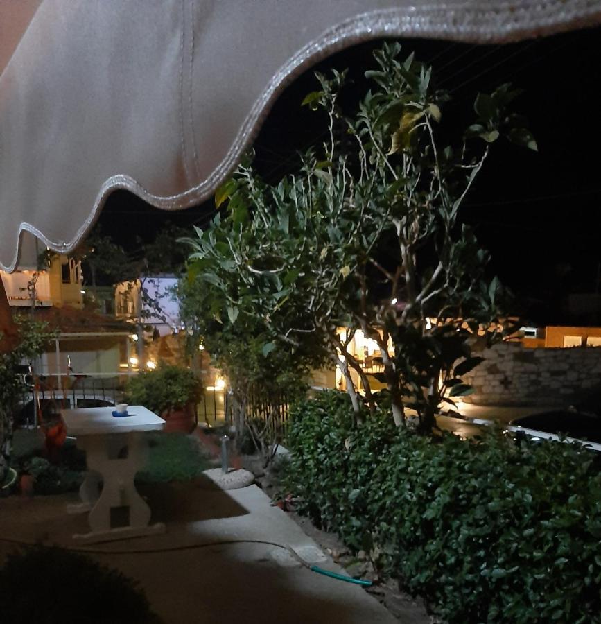 Vicky'S Guesthouse กาวอส ภายนอก รูปภาพ