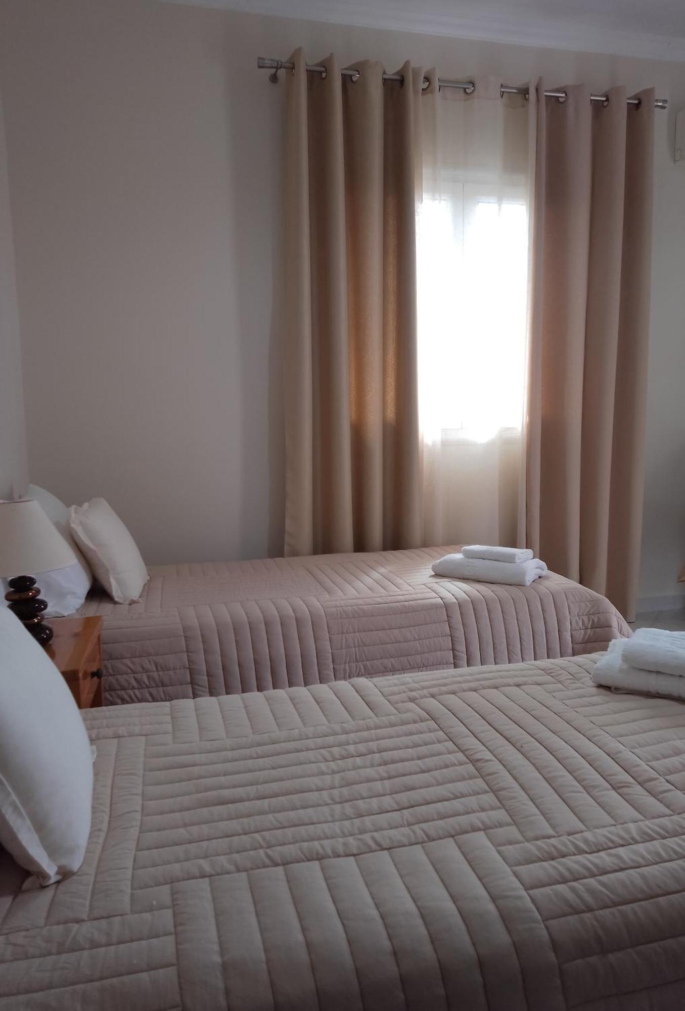 Vicky'S Guesthouse กาวอส ภายนอก รูปภาพ