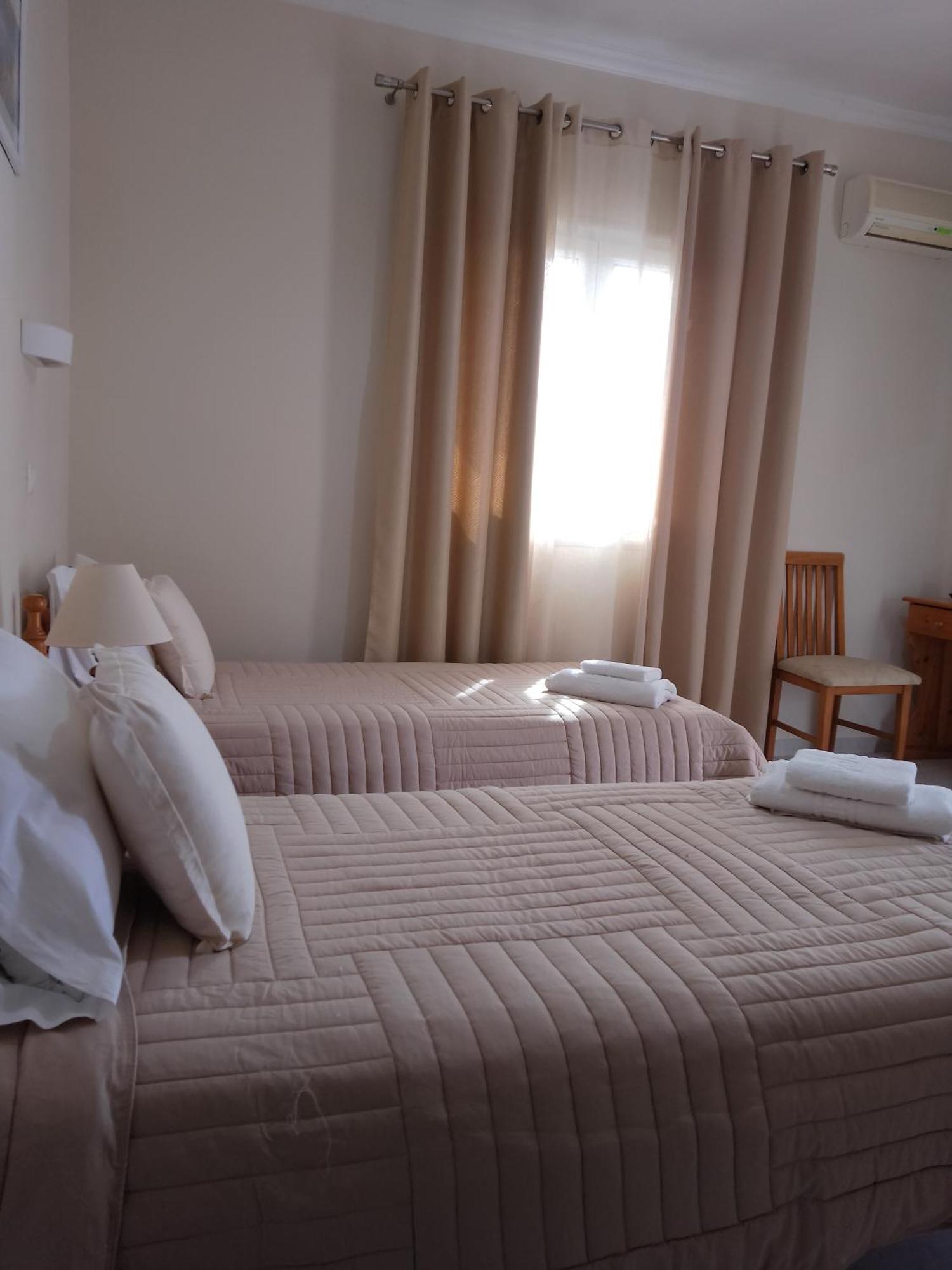 Vicky'S Guesthouse กาวอส ภายนอก รูปภาพ