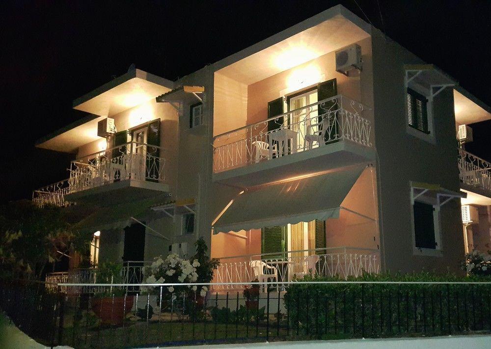 Vicky'S Guesthouse กาวอส ภายนอก รูปภาพ